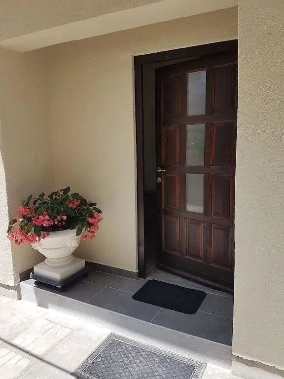 Komfortable Wohnung In Der Naehe Des Sandstrandes ニン 0*,  クロアチア